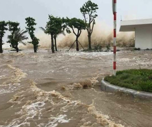 Tại sao bão số 11 được dự báo rất mạnh lại suy yếu nhanh chóng?