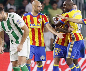 Valencia ghi sáu bàn một trận, chiếm vị trí thứ hai của Real