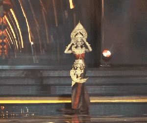 "Vồ ếch liên tục" trên sân khấu nhưng Miss Grand Thái Lan vẫn được khán giả vỗ tay khen ngợi liên tục