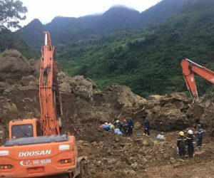 Sạt lở vùi lấp 18 người: Tìm thấy thêm 2 thi thể và cánh tay