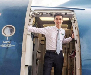 Tiết lộ về chàng tiếp viên hàng không điển trai gây sốt mạng