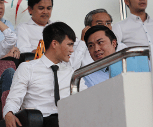 Công Vinh chỉ bị cảnh cáo và kỷ cương lỏng lẻo tại V-League