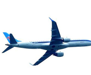 Nhiều chuyến bay đáp xuống Nội Bài bị rọi đèn vào buồng lái