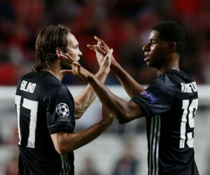 Rashford ghi bàn từ 35 mét, Man Utd toàn thắng ở Champions League