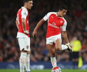 Sao Arsenal lên tiếng dằn mặt Ozil, Sanchez
