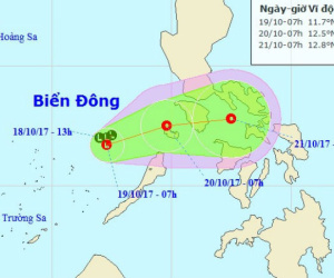 Siêu bão hút vùng áp thấp ra khỏi Biển Đông, Trung Bộ mưa lớn