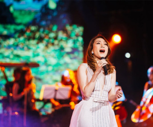MC và khán giả thuyết phục Mỹ Tâm hát live "Đừng hỏi em"