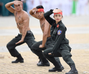 Võ thuật điêu luyện của nữ cảnh sát cơ động chuẩn bị bảo vệ APEC