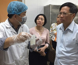Hà Nội: Trẻ mầm non "suýt" ăn phải rau mùng tơi nhiễm thuốc trừ sâu trong bếp nhà trường