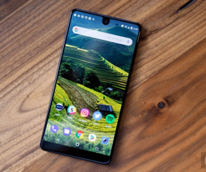 "Sát thủ iPhone" vừa lên kệ đã giảm 200 USD