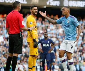 Premier League bị cảnh cáo vì làm sai quy chuẩn VAR