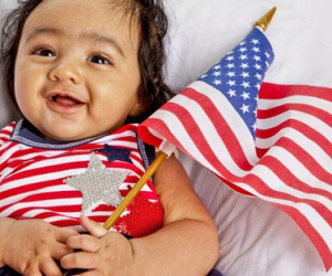 Ông Trump xem xét ngừng cấp quyền công dân cho trẻ sinh trên đất Mỹ