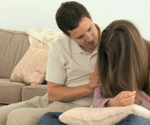 Nhìn đĩa chả bày biện trên bàn do chính tay vợ tương lai tôi nấu, mẹ tôi cười nhạt rồi tuyên bố thẳng không rước cô ấy vào cửa