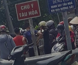 Bất cẩn khi vượt đường sắt, một phụ nữ bị tàu đâm tử vong