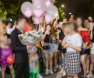 Nam thanh niên mời cả công ty lên phố đi bộ Hồ Gươm để tỏ tình nhưng bị người yêu từ chối