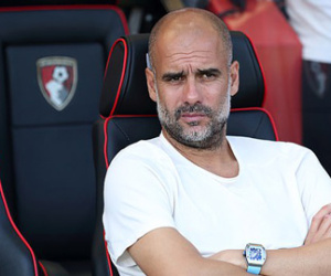 Từ chối cho Man City hưởng phạt đền, VAR lại khiến Pep phát điên
