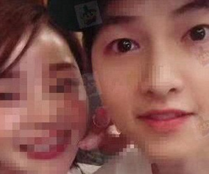 Song Joong Ki bất ngờ lộ diện bên cô gái lạ sau thời gian ở ẩn từ vụ ly hôn Song Hye Kyo