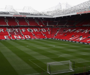 Huyền thoại khuyên MU bán tên SVĐ Old Trafford