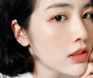 Chẳng cần tác động dao kéo, chỉ vài kiểu tóc đơn giản cũng có thể giấu nhẹm nhược điểm nọng cằm