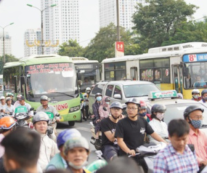 Người dân ùn ùn đổ về Hà Nội sau 3 ngày nghỉ lễ 2/9