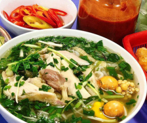 Cô nàng tá hỏa thanh toán 445k cho 4 bát phở gà nổi tiếng Hà thành, dân mạng lại thản nhiên bình luận thế này