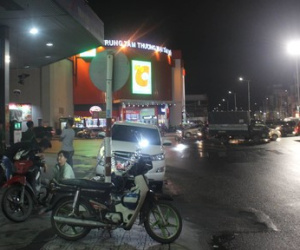 Một thanh niên bị truy sát trong đêm, trọng thương