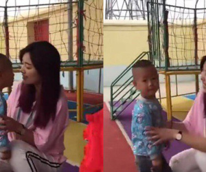 Bé trai liên tục 'tấn công', đòi hôn môi cô giáo xinh đẹp nhưng phản ứng của cô đã khiến nhiều người bất ngờ