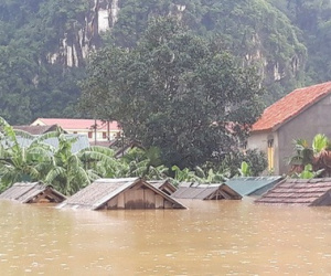 Áp thấp nhiệt đới kỳ dị gây mưa lũ làm 7 người chết, mất tích
