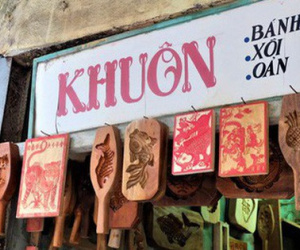 Bảng hiệu 'kiệm lời' và câu chuyện kinh doanh lạ của ông chủ hàng khuôn bánh phố cổ Hà Nội