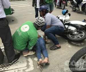 Vượt đèn đỏ, 2 cô gái lao vào xe khách ở Sài Gòn