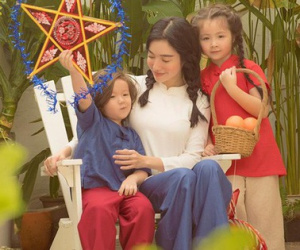 Tung khoảnh khắc đón Trung Thu bên 2 thiên thần nhỏ, Elly Trần nghẹn ngào: 'Các con sẽ ghét mẹ nhiều đấy!'