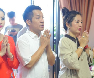 Thúy Nga lần đầu tổ chức cúng Tổ nghề ở Việt Nam sau khi sang Mỹ, Minh Nhí và dàn nghệ sĩ cùng tề tựu dâng hương