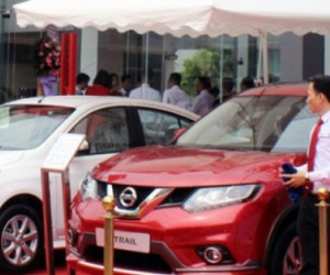 Xe tồn kho nhiều, giá xe giảm đến Tết