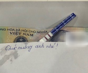 Làm tiệc đầy tháng cho con, vợ sốc nặng khi nhận được món quà khó tin từ người yêu cũ của chồng