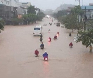 Cộng đồng mạng xót xa chia sẻ hình ảnh TP Thái Nguyên ngập nặng sau trận mưa lớn