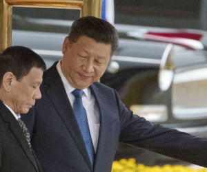 TT Duterte định 'phớt lờ' phán quyết Biển Đông vì một lời hứa hẹn hấp dẫn của ông Tập?