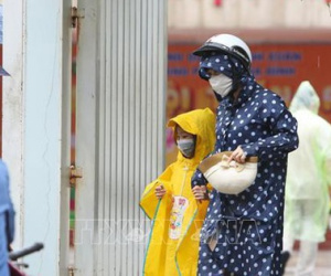 Khám sức khỏe miễn phí cho học sinh trong khu vực ảnh hưởng vụ cháy Công ty Rạng Đông