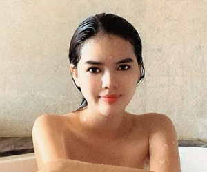 Bắt chước đàn chị, bản sao của Ngọc Trinh đăng ảnh khỏa thân trong bồn tắm nóng bỏng không kém
