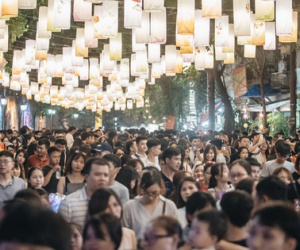 Phố bích họa Phùng Hưng đông kinh hoàng đêm trước Trung thu: Lúc đi hết mình lúc về hết hồn!