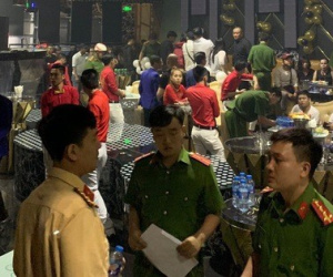 Phong toả đường rút ở bar 386, phơi bày cảnh sa đoạ