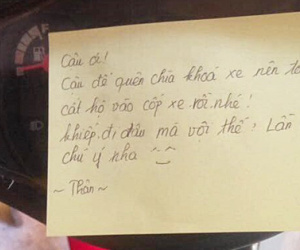 Gặp bạn quên không rút chìa khóa ở xe, hành động 'nghĩa hiệp' của chàng trai khiến dân mạng quỳ lạy vì đáng ăn đòn