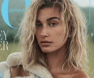 Hailey Baldwin lần đầu lên tiếng về lùm xùm kết hôn với Justin Bieber: 'Họ nói tôi thế nào cũng bị chồng bỏ'