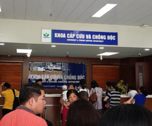 NÓNG: Nghi vấn cháu bé 3 tuổi bị bỏ quên trên xe đưa đón suốt 9 tiếng, đang được cấp cứu tại BV Nhi Trung ương