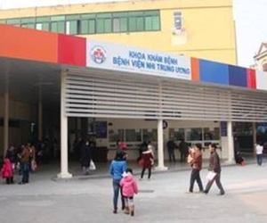 Sức khoẻ bé trai 3 tuổi bị bỏ quên 7 giờ trên xe đưa đón của trường mầm non hiện ra sao?
