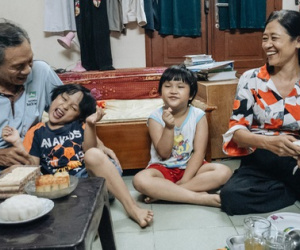 Chuyện nữ bác sĩ 53 tuổi sinh đôi 2 bé gái ở Hà Nội: 'Tôi có được con là tốt lắm rồi, không có chúng đời tôi còn khổ hơn nữa'