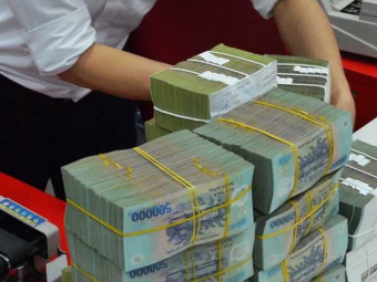 Đi ngược xu hướng, vì sao một số ngân hàng tăng lãi suất huy động?