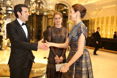 Thuý Vân gặp gỡ huyền thoại bóng đá Luis Figo trong dạ tiệc quý tộc nhất thế giới - 3 Thuý Vân gặp gỡ huyền thoại bóng đá Luis Figo trong dạ tiệc quý tộc nhất thế giới - 3