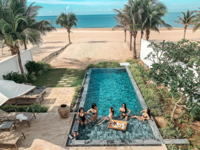 Hội gái đẹp chơi thân rủ nhau diện bikini khoe eo thon chân dài thẳng tắp: Biết nhìn vào ai đây? - 7