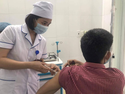 Gần 16.000 người đ&atilde; ti&ecirc;m vắc-xin ph&ograve;ng Covid-19