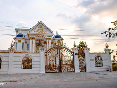'L&agrave;ng đại gia' được bảo vệ chặt nhất Cần Thơ, to&agrave;n biệt phủ phong c&aacute;ch 'kh&ocirc;ng c&oacute; g&igrave; ngo&agrave;i đất', cổng trước đậu &ocirc; t&ocirc;, cổng sau đậu v&agrave;i du thuyền vẫn c&ograve;n rộng